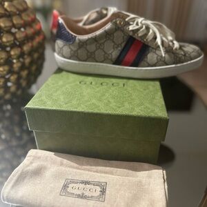 Gucci tennis shoes. Size 40.5 (US 10)